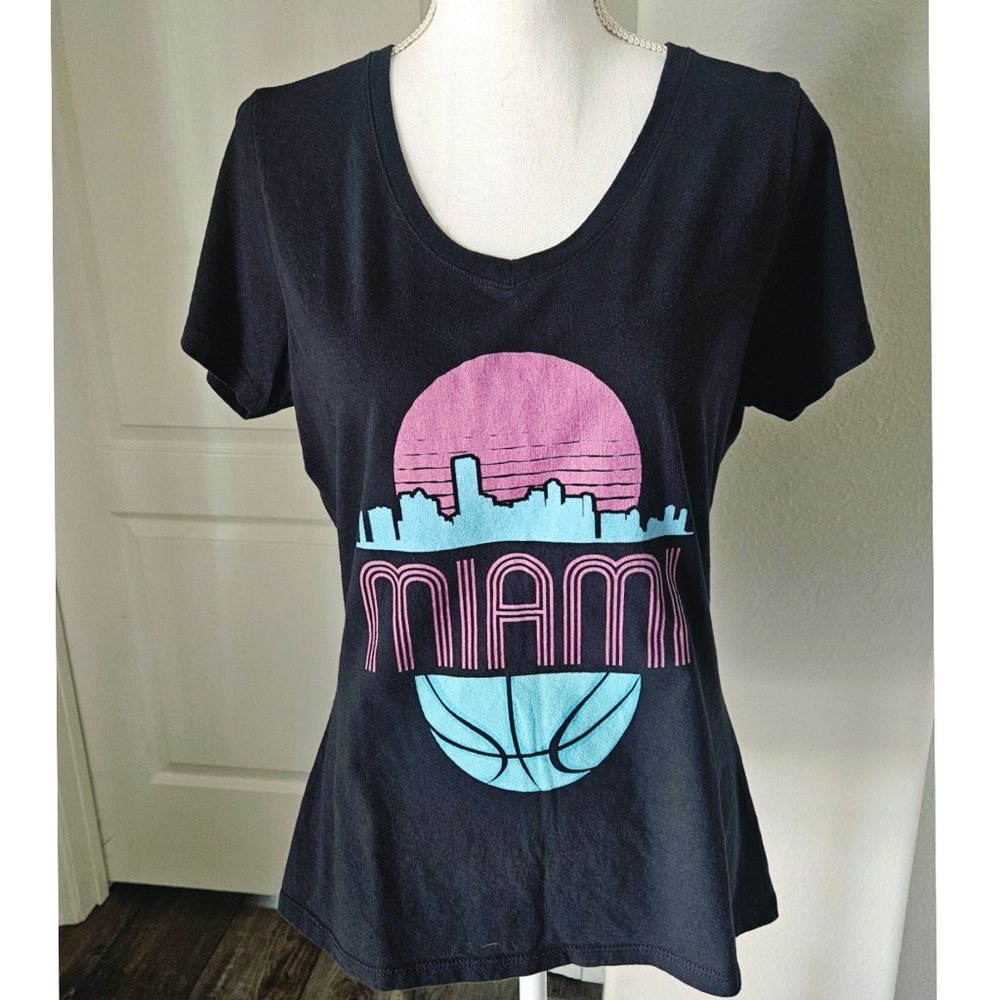 🔥🏀 MIAMI HEAT tee SZ M